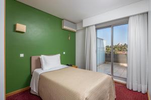 Postel nebo postele na pokoji v ubytování Stay Hotel Leiria Centro