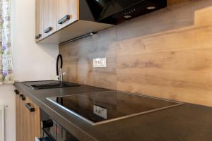 Kuchyň nebo kuchyňský kout v ubytování Honey apartments
