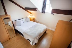 Gallery image of Albion Guest House & Apartments in Pembroke Dock