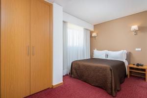 Postel nebo postele na pokoji v ubytování Stay Hotel Leiria Centro
