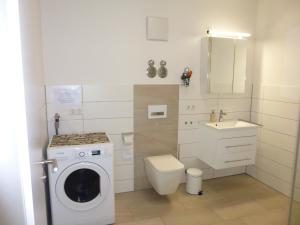 Bilik mandi di E&B-Apartments Weingarten +38 gambar