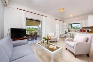 Ruang duduk di Luxury Corfu Villa Villa Jasmine Private Pool 4 BDR Dassia