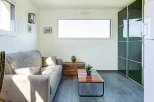 Le Nominoë - Studio à Lampaul-Plouarzel的休息区