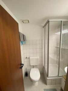 Ένα μπάνιο στο 1 Zimmer City Appartement mit Balkon +6 φωτογραφίες