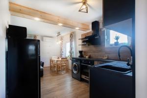 Kuchyň nebo kuchyňský kout v ubytování Honey apartments