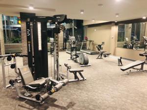 Posilňovňa alebo fitness centrum v ubytovaní Apartament S&S Nadmorskie Tarasy Kołobrzeg D302