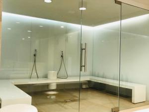 Kúpeľňa v ubytovaní Apartament S&S Nadmorskie Tarasy Kołobrzeg D302