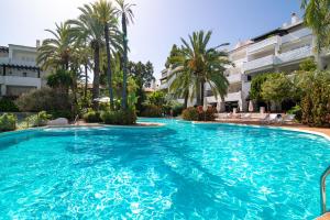 Luxurious beachside in the heart of Puente Romano, Marbella ...