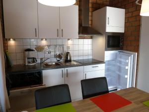 Kuchyň nebo kuchyňský kout v ubytování Vacation home Zwaantje #BL69