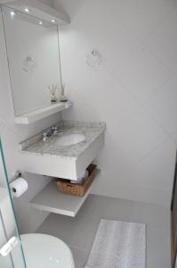 Un baño de Apartamento Florido Centro Gramado