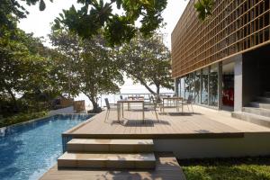 Bazén v ubytování Centara Q Resort Rayong nebo v jeho okolí