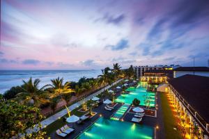 Bazén v ubytování NH Bentota Ceysands Resort nebo v jeho okolí