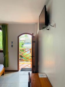TV a/nebo společenská místnost v ubytování Hostal White House Galapagos