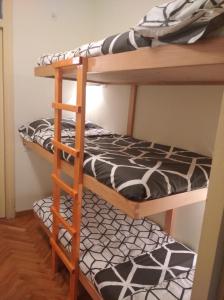 a bedroom with two bunk beds in a room at Apartamento en la Molina in La Molina