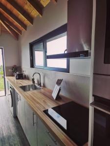 Kuchyň nebo kuchyňský kout v ubytování north&south views calheta