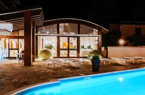Bazén v ubytování Hotel Degli Olmi nebo v jeho okolí