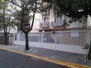 Gallery image of Apartamento na enseada 50 metros da praia in Guarujá