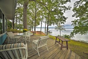 Gallery image of Kentucky Lake Cabin with Private Dock and Fire Pit in New Concord