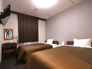 Hotel Trend Fukuyama Ekimae房間的床