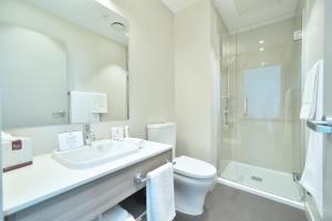 Bilik mandi di Quest Highbrook