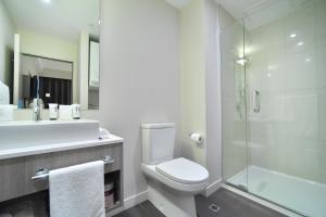 Bilik mandi di Quest Highbrook