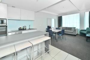 Dapur atau dapur kecil di Quest Highbrook