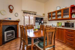 Kuchyň nebo kuchyňský kout v ubytování Dillons Cottage + 17 fotografií