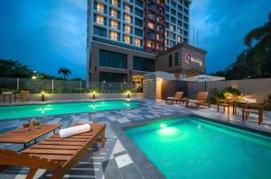 Bazén v ubytování Travelodge Ipoh nebo v jeho okolí