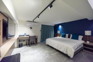 Postel nebo postele na pokoji v ubytování Day Time Travel B&B 登記編號1033