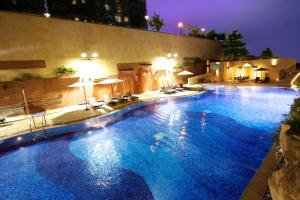 Kolam renang di atau dekat dengan Harbour Plaza 8 Degrees