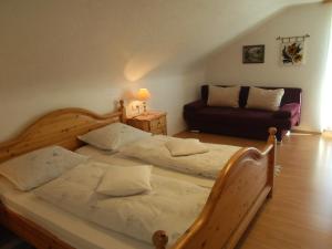 A bed or beds in a room at Grubstuben