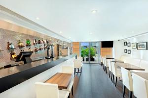 Televisyen dan/atau pusat hiburan di Harbour Plaza 8 Degrees