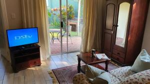 Telewizja i/lub zestaw kina domowego w obiekcie The Lazy Lizard