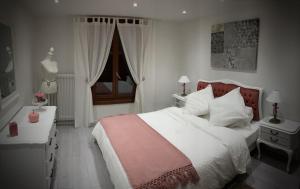 Postel nebo postele na pokoji v ubytování L'ambassadeur - Colmar centre