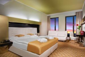 Postel nebo postele na pokoji v ubytování Grandior Hotel Prague
