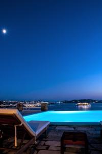 A piscina localizada em Aeri Villas & Apartments ou nos arredores
