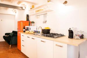 Kuchyňa alebo kuchynka v ubytovaní ORANGE Tuscany Flat