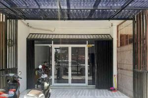 Exteriér nebo vchod ubytování RedDoorz near Alun Alun Kota Serang