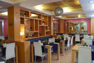 Restoran atau tempat makan lain di Lords Eco Inn Dahej