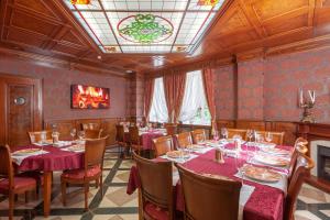 ห้องอาหารหรือที่รับประทานอาหารของ Hotel Moya Glinka