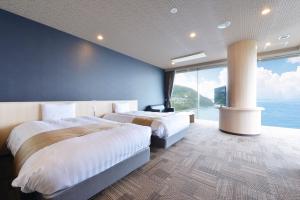 Letto o letti in una camera di Ooedo Onsen Monogatari Hotel Suiyotei