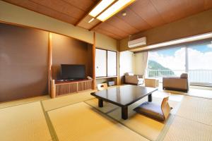 TV o dispositivi per l'intrattenimento presso Ooedo Onsen Monogatari Hotel Suiyotei