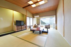 TV o dispositivi per l'intrattenimento presso Ooedo Onsen Monogatari Hotel Suiyotei