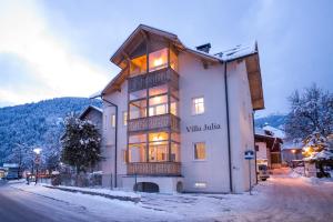 Foto da galeria de Lake view suites Villa Julia by we rent em Zell am See