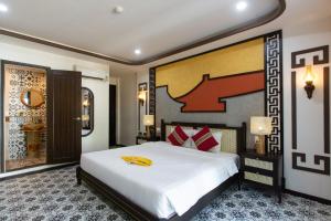 Giường trong phòng chung tại Binh Duong Resident Hotel