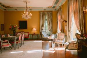 a living room filled with furniture and a chandelier at Chateau de Varenne in Sauveterre