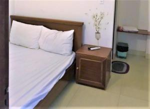 En eller flere senge i et værelse på Dung Khanh Motel