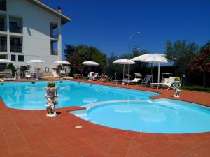 Hotel Parco degli Ulivi内部或周边的泳池