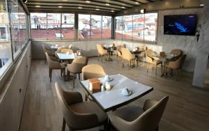 Posezení v ubytování X-NELLYİ HOTEL