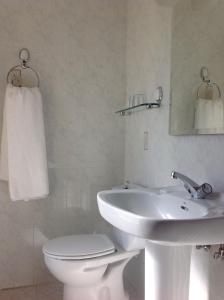 Ванная комната в Hostal Argentino